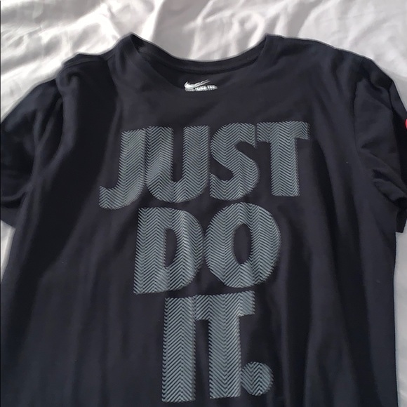 Nike shirts - Picture 4 of 5